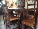 Vendita  tavolo legno massiccio e sei sedie arte povera 